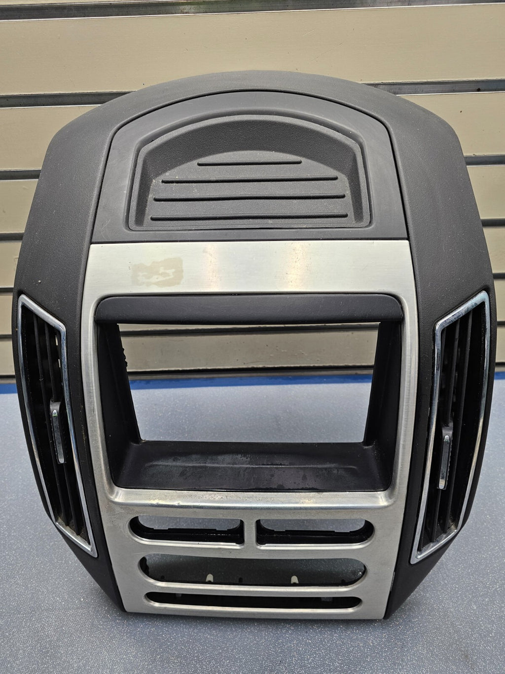 07-10 Edge Center Dash Radio Bezel Trim Instrument Panel Climate DK Gray/Silver