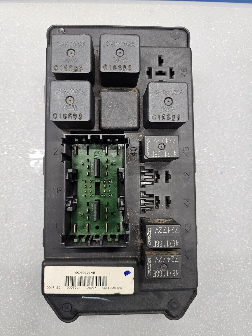 05-06 Jeep Grand Cherokee WK Body Control Module BCM Fuse Junction Box Assembly