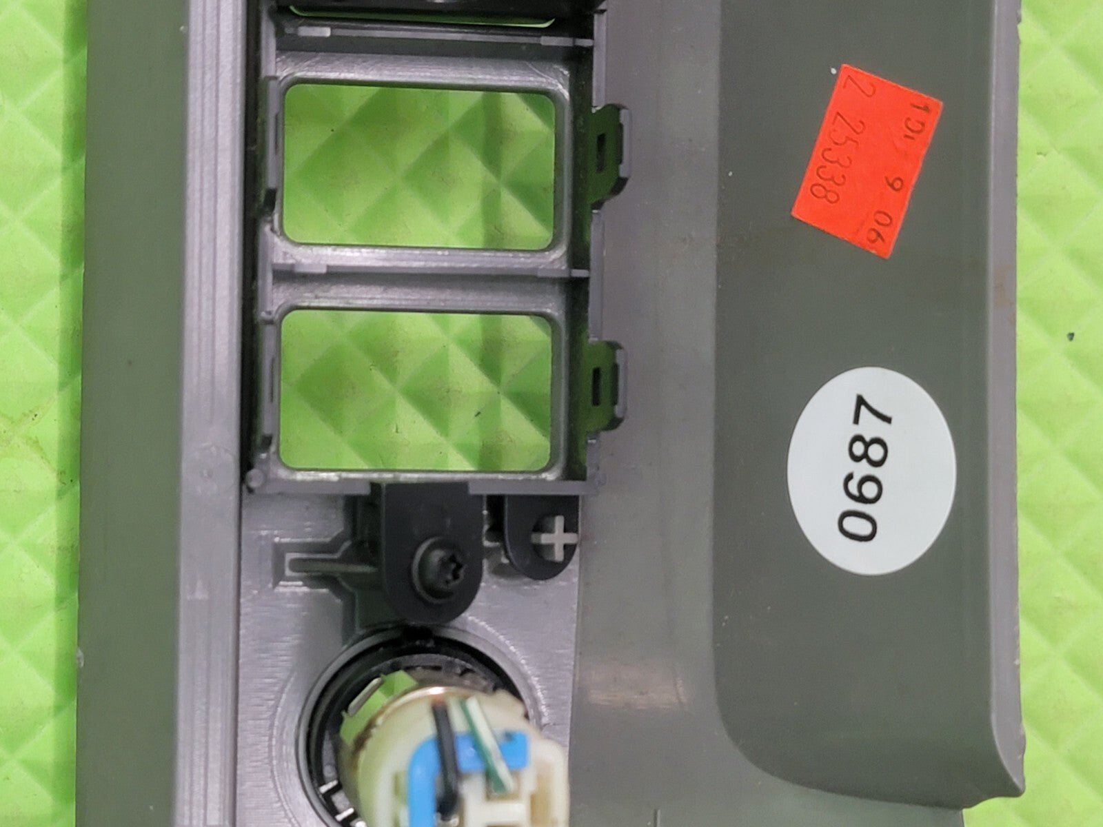 04-06 Nissan Titan Armada Center Dash Radio AC Surround Finisher Bezel Gray B47