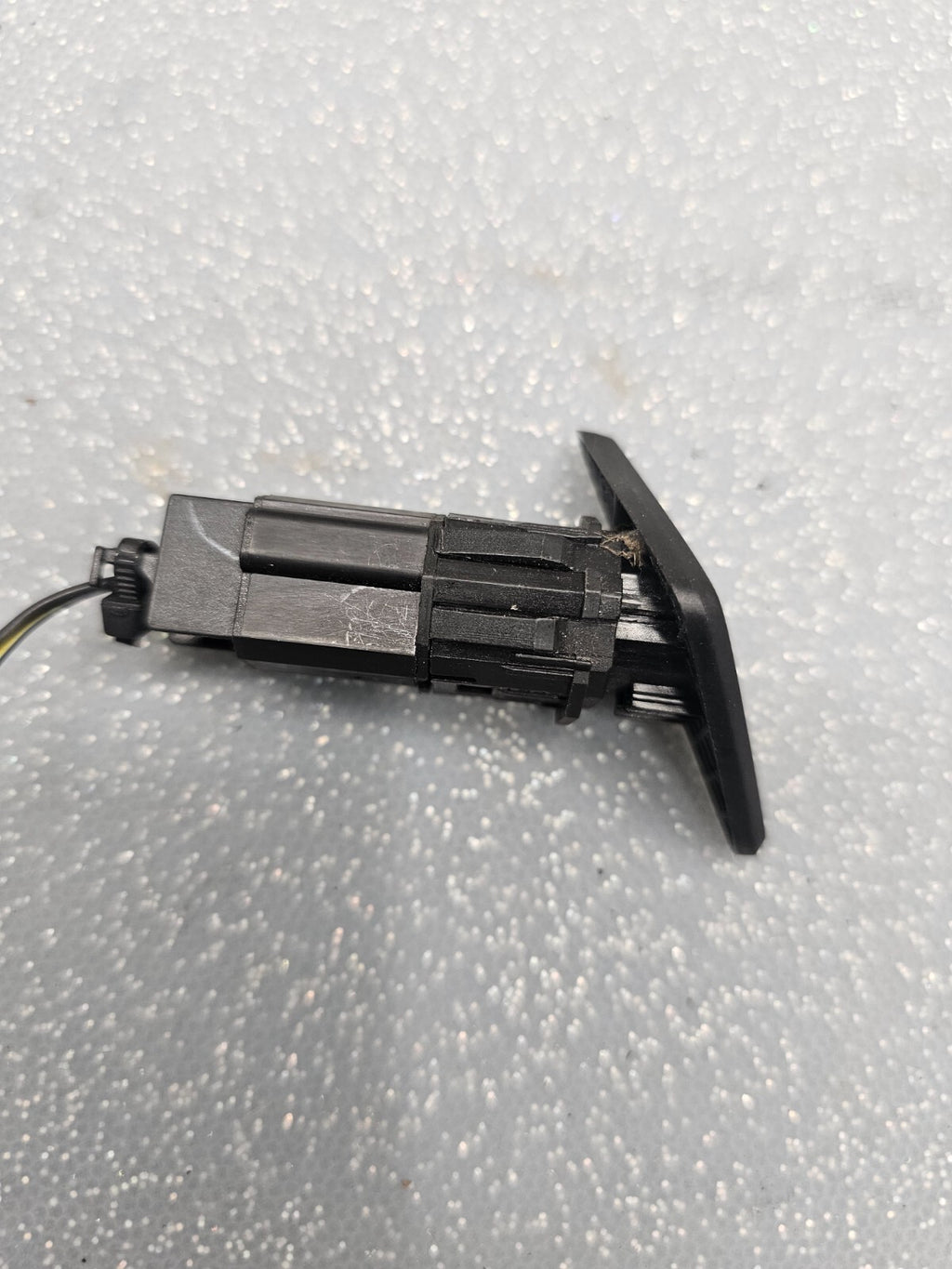 🔥00-04 FORD FOCUS TRUNK LID RELEASE TAILGATE OPENING SWITCH BUTTON ASSEMBLY OEM