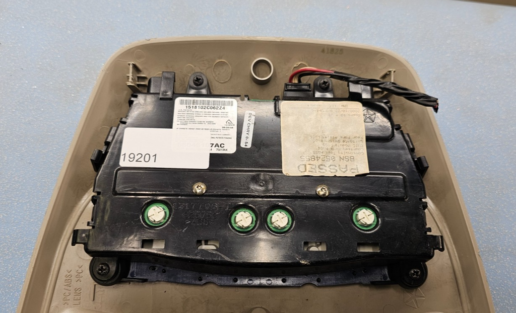 🔥07-09 Chrysler Aspen Dodge Durango Overhead Dome Light Lamp Console Tan OEM