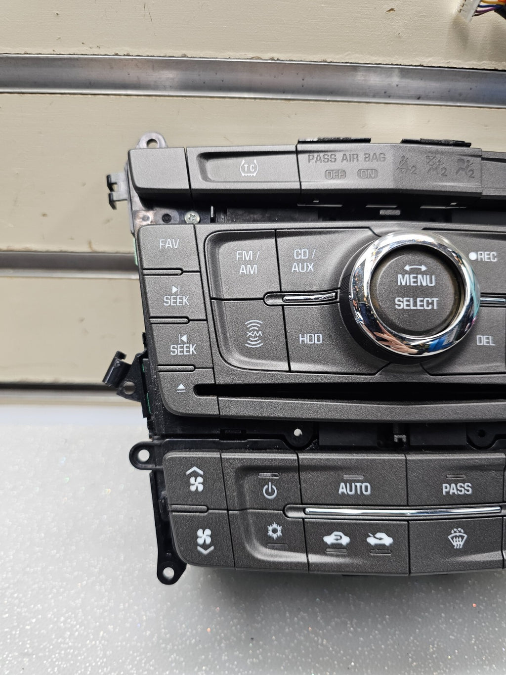🔥10-12 Cadillac SRX HVAC radio Control Panel AM-FM-XM-CD-MP3 opt UYE KA1