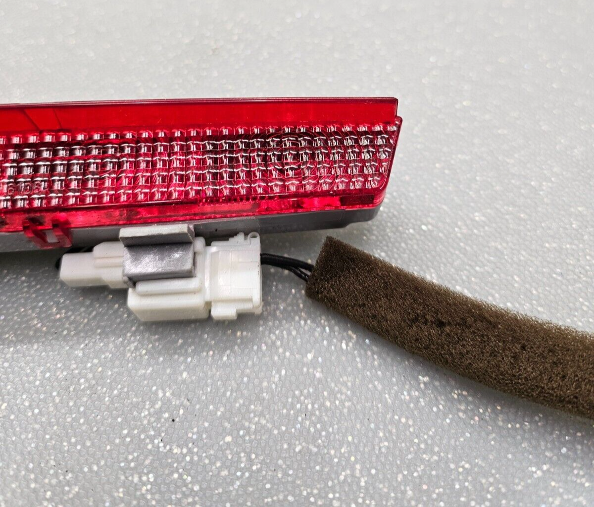 🔥2011-2014 HYUNDAI SONATA REAR HIGH MOUNT 3RD THIRD BRAKE STOP LIGHT LAMP OEM