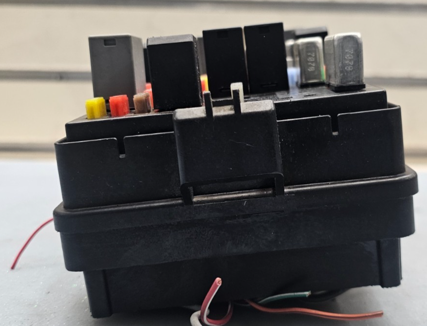 🔥08-11 Buick Lucerne/Cadillac DTS Rear Fuse Box Under Seat Fusebox Module OEM