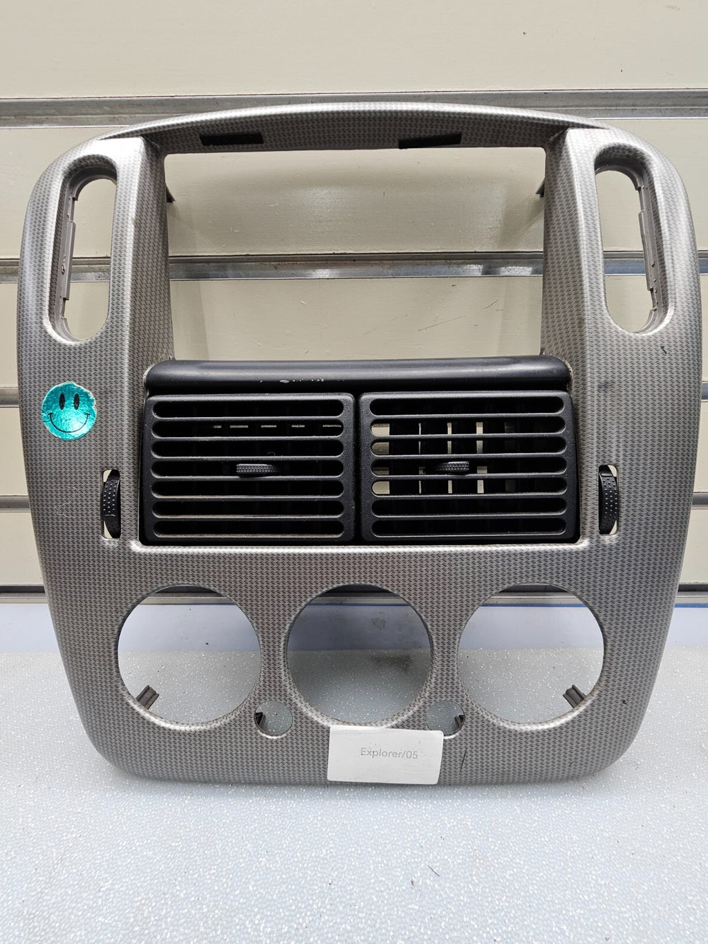 02-05 FORD EXPLORER RADIO CLIMATE TEMPERATURE CONTROL BEZEL Carbon Fiber Silver