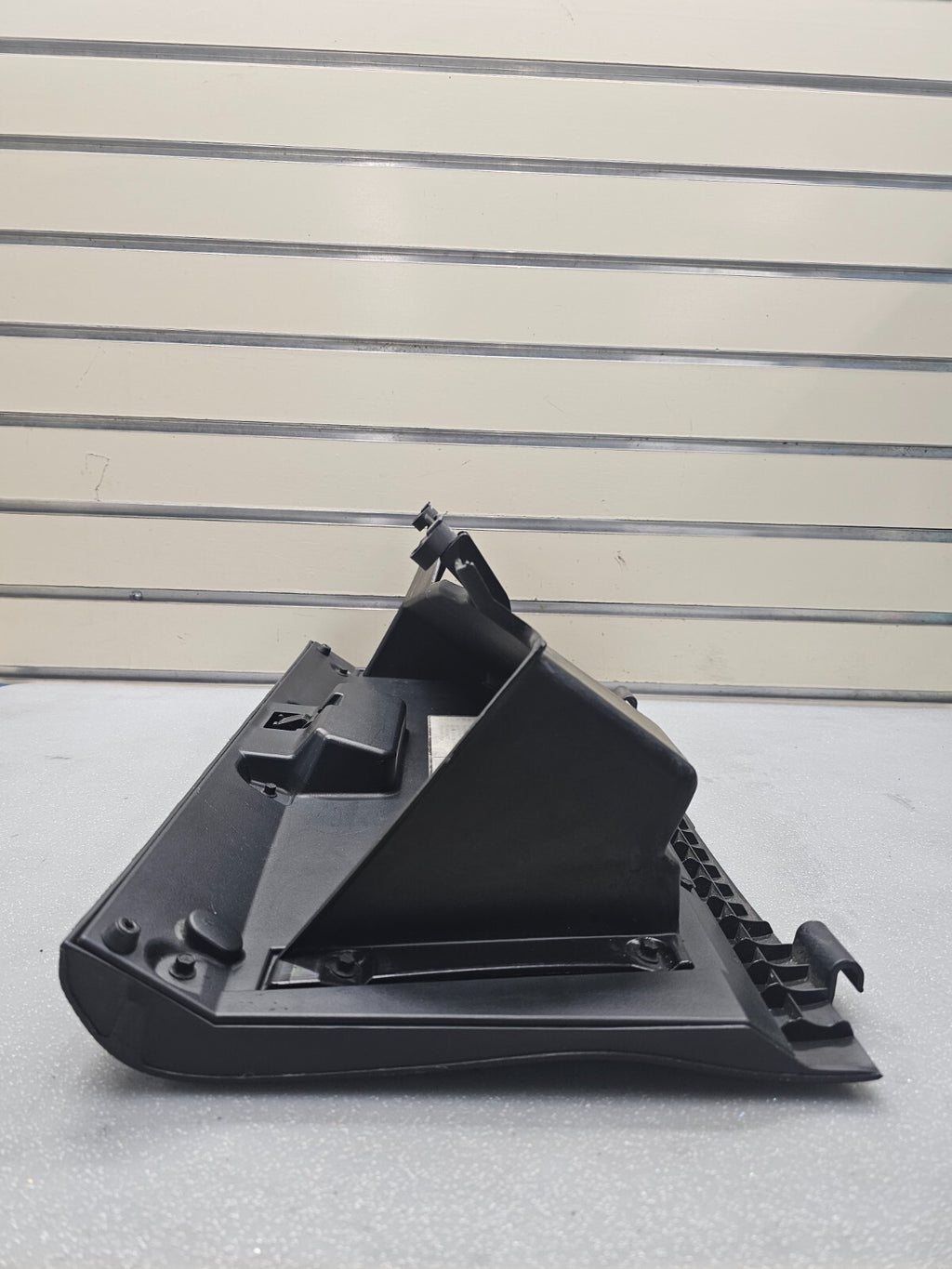 02-05 Dodge RAM 1500 2500 Dash GLOVE BOX Storage Compartment Assembly BLACK G22