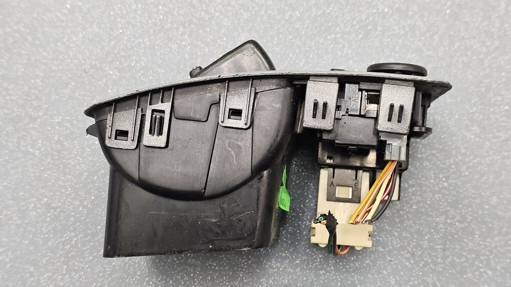 05-09 Equinox Torrent Dash Air Vent Panel Mirror Control Push Pull Switch Silver