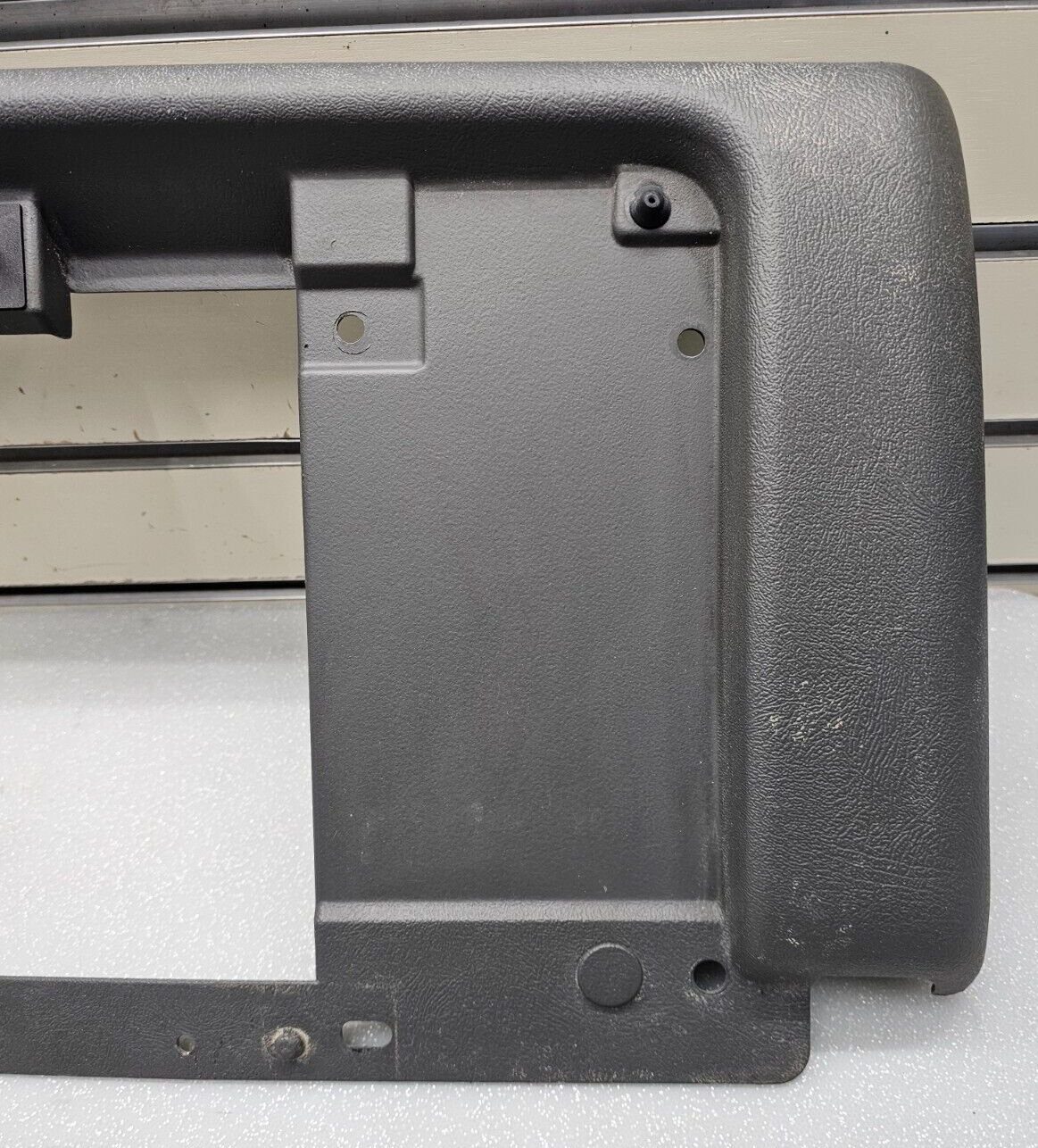 🔥03-06 Silverado Sierra Dash Glove Box Interior FRAME CENTER CONSOLE ASSEMBLY