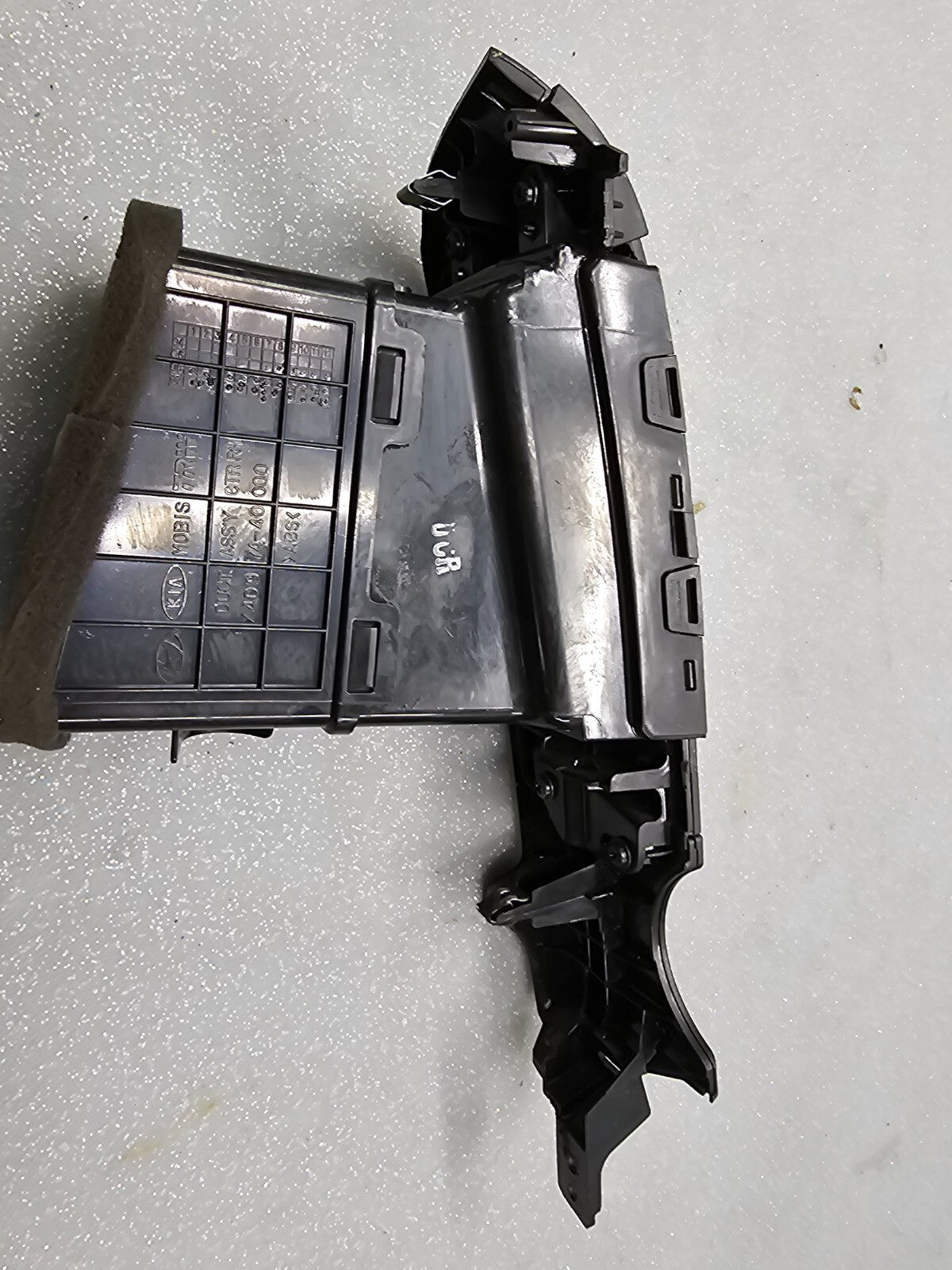 06-12 Kia Sedona Carnival Front Right Passenger Dash AC Air Vent Assembly Black