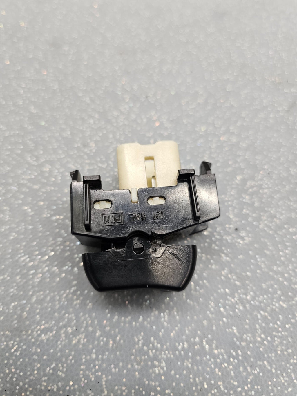 03 - 08 TOYOTA COROLLA BASE FRONT DOOR LOCK SWITCH OEM/TC