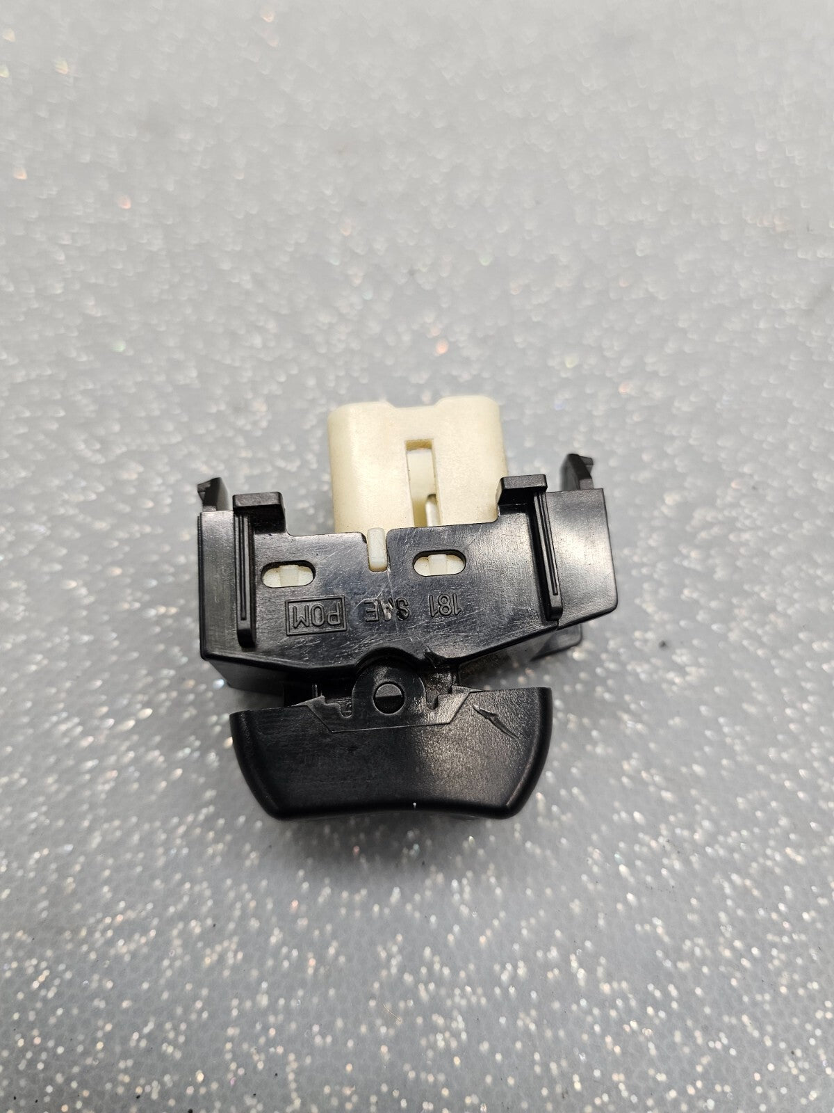 03 - 08 TOYOTA COROLLA BASE FRONT DOOR LOCK SWITCH OEM/TC