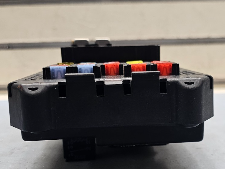 🔥2007 Commander Grand Cherokee Relay Fuse Box Body Control Module Junction Unit