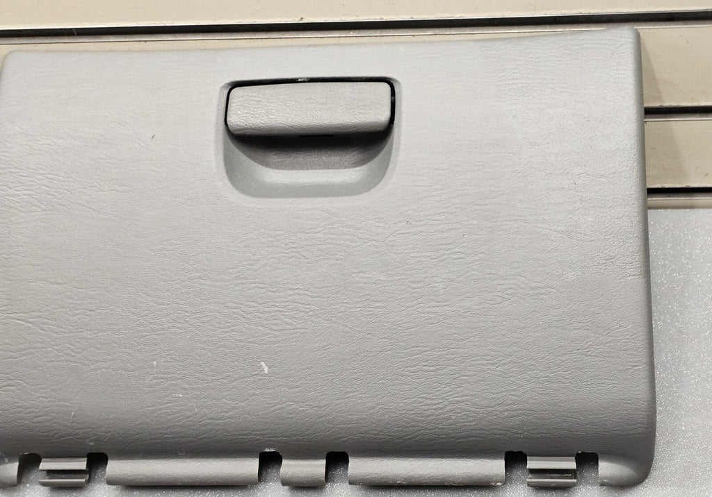🔥01-07 CARAVAN TOWN COUNTRY VOYAGER DASH GLOVE BOX COMPARTMENT ASSEMBLY GRAY