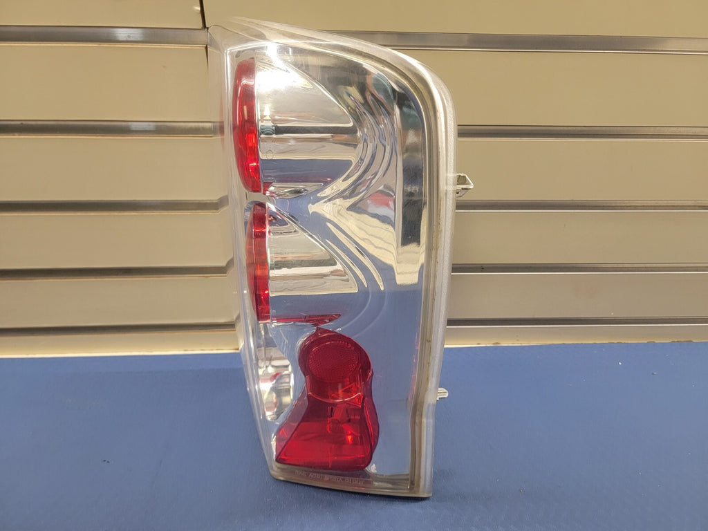 🔥02-06 Cadillac Escalade Base Sport Tail Light LAMP LEFT DRIVER Chrome Assembly