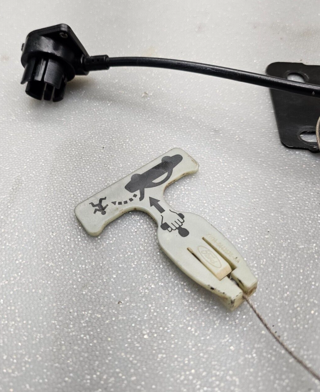 03-06 Lincoln Town Car Trunk Latch Release Actuator Deck Lid Door Lock Assembly