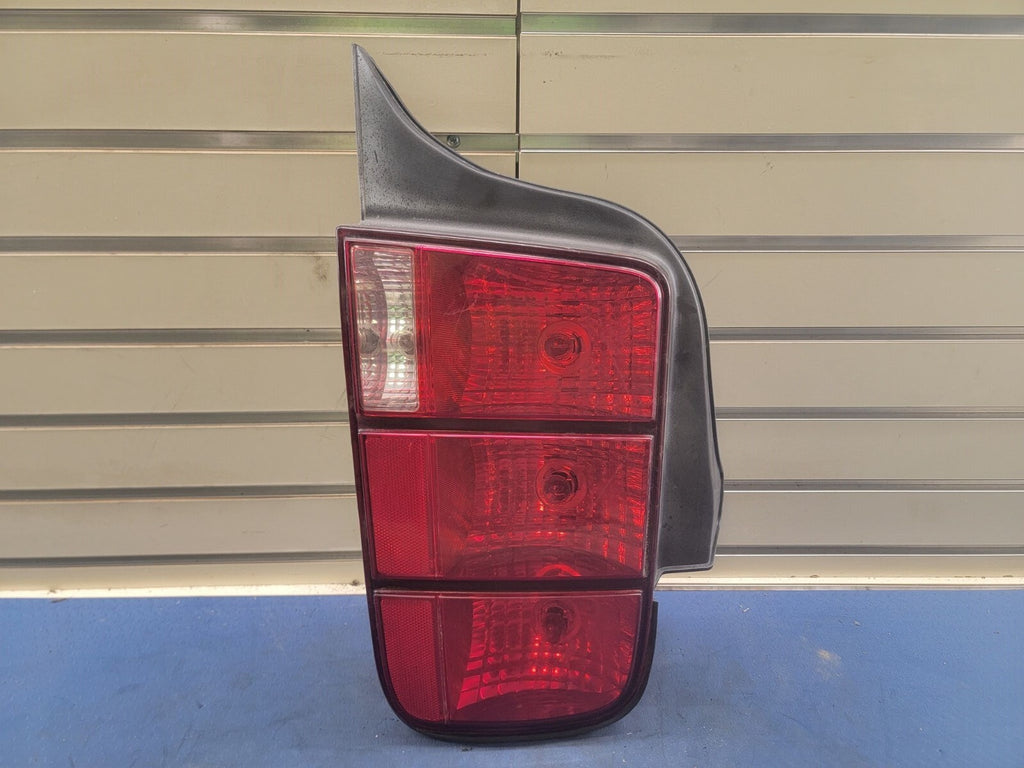 05-09 Ford Escape Right Hand driver Side Rear Tail Light Lamp Genuine OEM