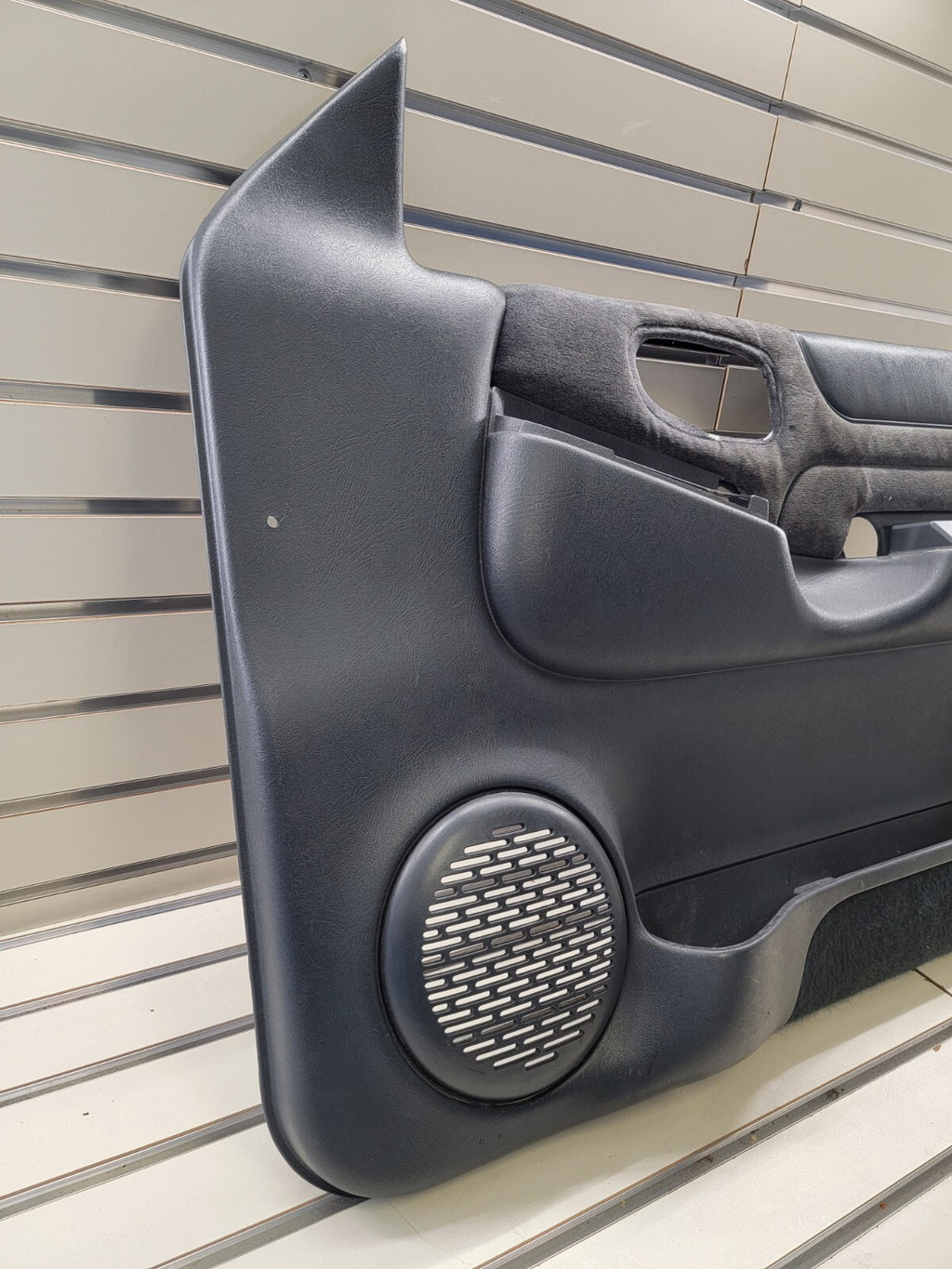 98-04 Chevy Blazer Jimmy S-10 GMC Sonoma Front Door Panel Auto right side BLACK