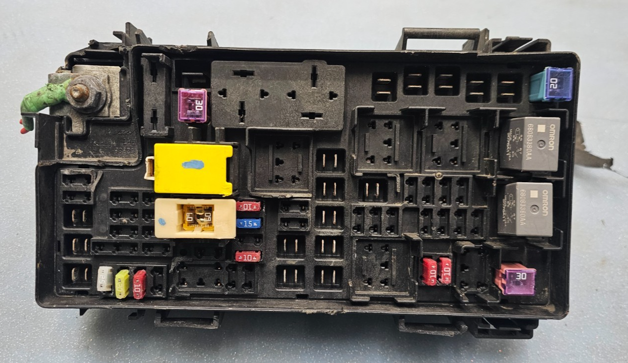 🔥08-09 Dodge Grand Caravan Journey Town Country Fuse box TIPM Power Module OEM