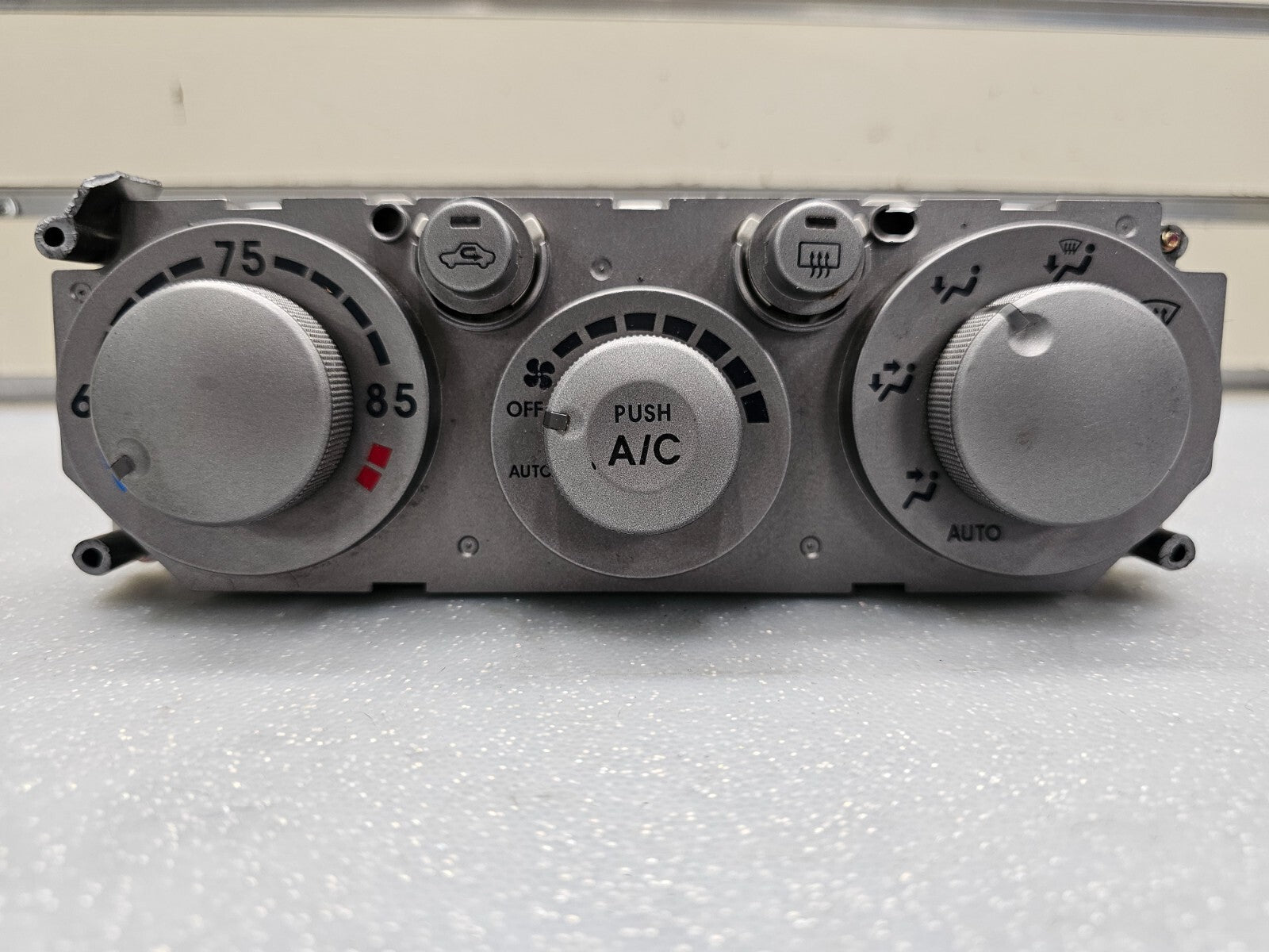 04-06 MITSUBISHI Galant Dash A/C Climate Heater Temperature Control Panel UNIT