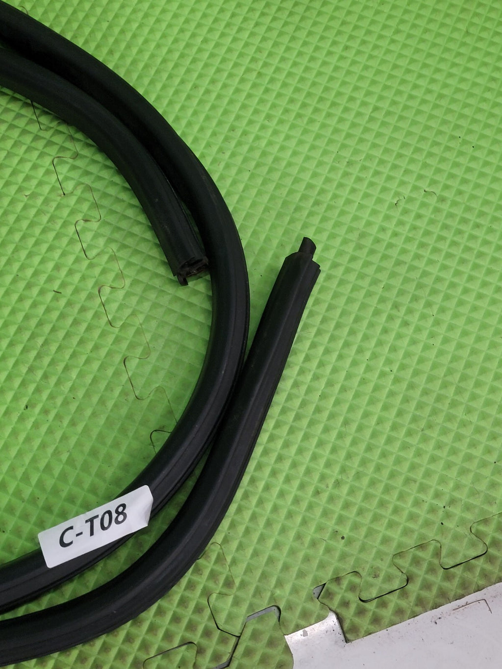 🔥07-14 Chevrolet Tahoe Rear Front Right Passenger Door Weatherstrip Seal Black