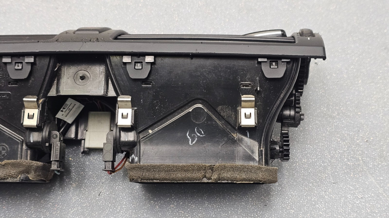 07-13 BMW X5 Center Dash Air Vent Heater Filter Conditioner Bezel Assembly Black