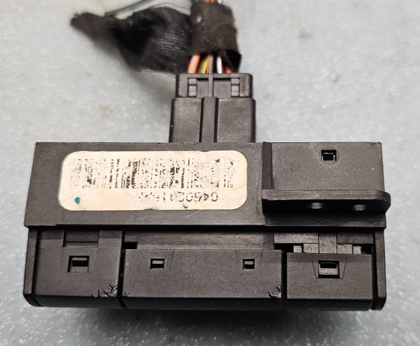 🔥05-10 Chrysler 300 Grand Caravan Hazard Warning Light Control Switch Assembly