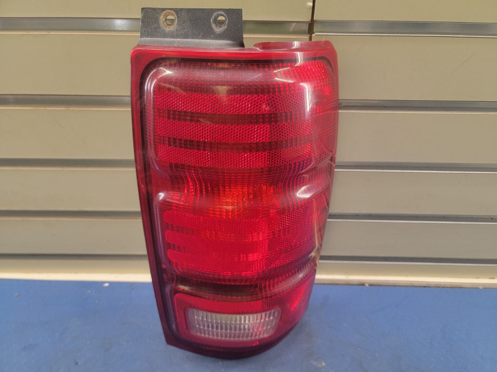 🔥1997-2002 Ford Expedition Tail Light Lamp Right Passenger Side Assembly Chrome