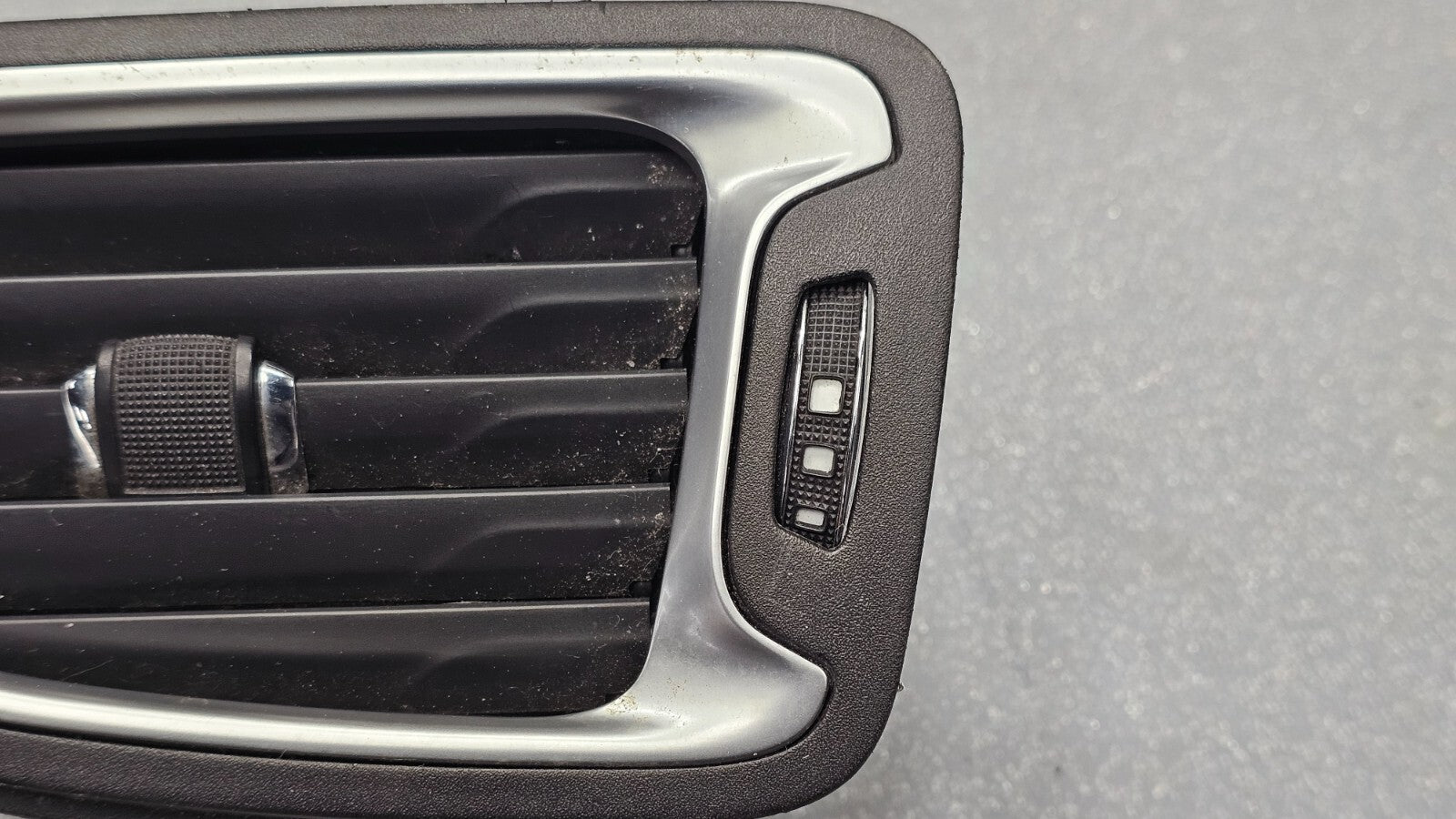 🔥15-17 CHRYSLER 200 DASH LEFT DRIVER AIR A/C AIR VENT HEATER PANEL BLACK/SILVER