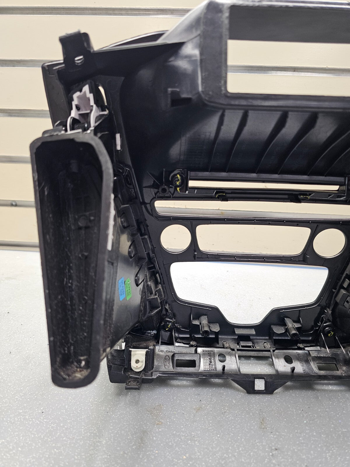 🔥14-16 FORD TRANSIT CENTER DASH RADIO DISPLAY CLIMATE SURROUND BEZEL TRIM BLACK