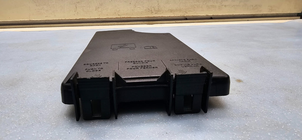 04-16 AVENGER SEBRING JEEP PATRIOT CALIBER Front Relay Engine Fuse Box Cover Lid