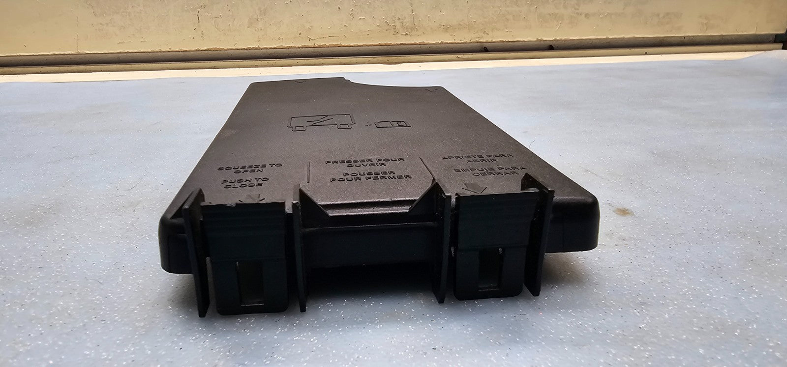 04-16 AVENGER SEBRING JEEP PATRIOT CALIBER Front Relay Engine Fuse Box Cover Lid