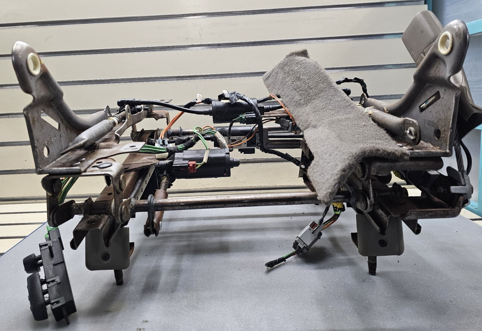 🔥01-07 Dodge grand caravan Town Country Left driver seat adjustment powered