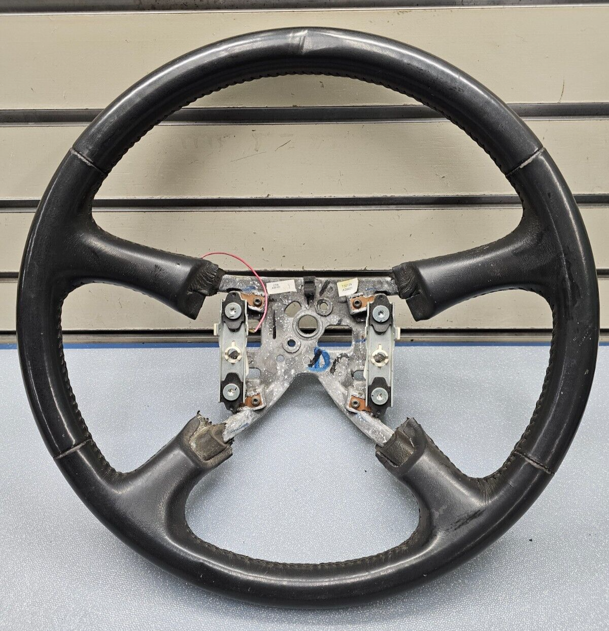 99-02 Chevy Silverado Tahoe Suburban Blazer SONOMA Steering Wheel Leather black