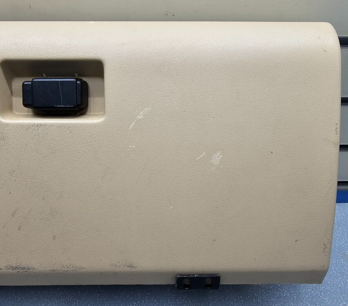 🔥99-04 Land Rover Discovery Dash Glove Box Storage Compartment Assembly Tan OEM