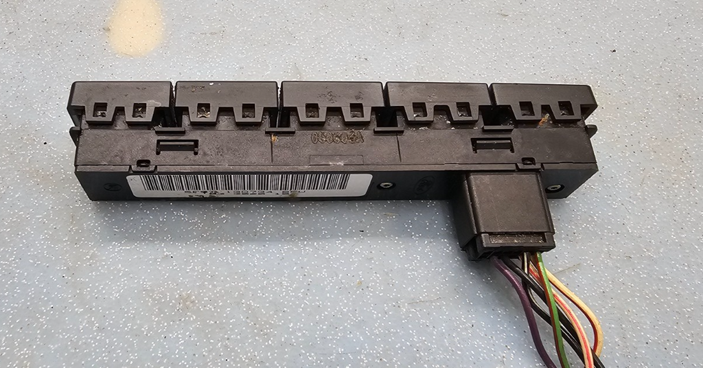 🔥05-07 FORD Five Hundred Hazard & Traction Control Dash Button