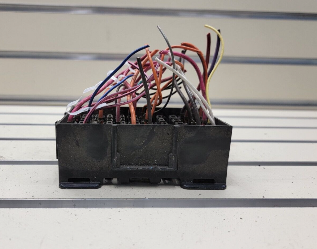 88-94 GMC CHEVY TRUCK C/K Under Dash Fuse Box Body Relay Control Module Unit OEM