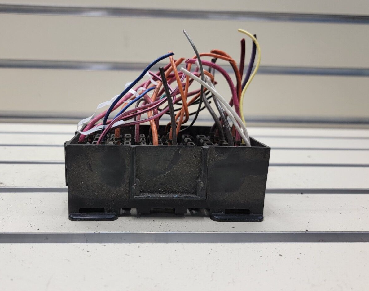 88-94 GMC CHEVY TRUCK C/K Under Dash Fuse Box Body Relay Control Module Unit OEM