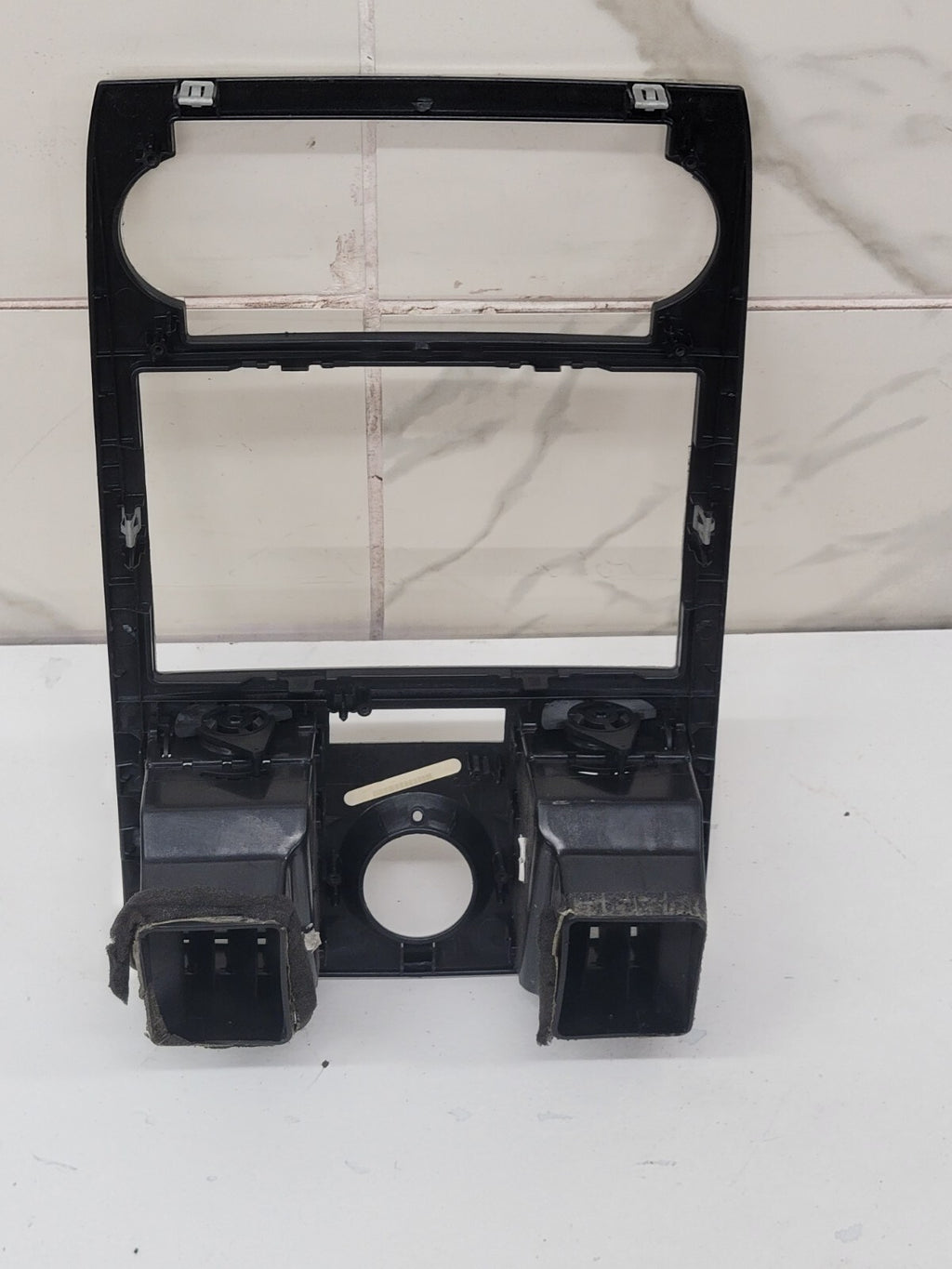 05-07 CHRYSLER 300 RADIO BEZEL CENTER AIR VENTS Storage CARBON SILVER B16
