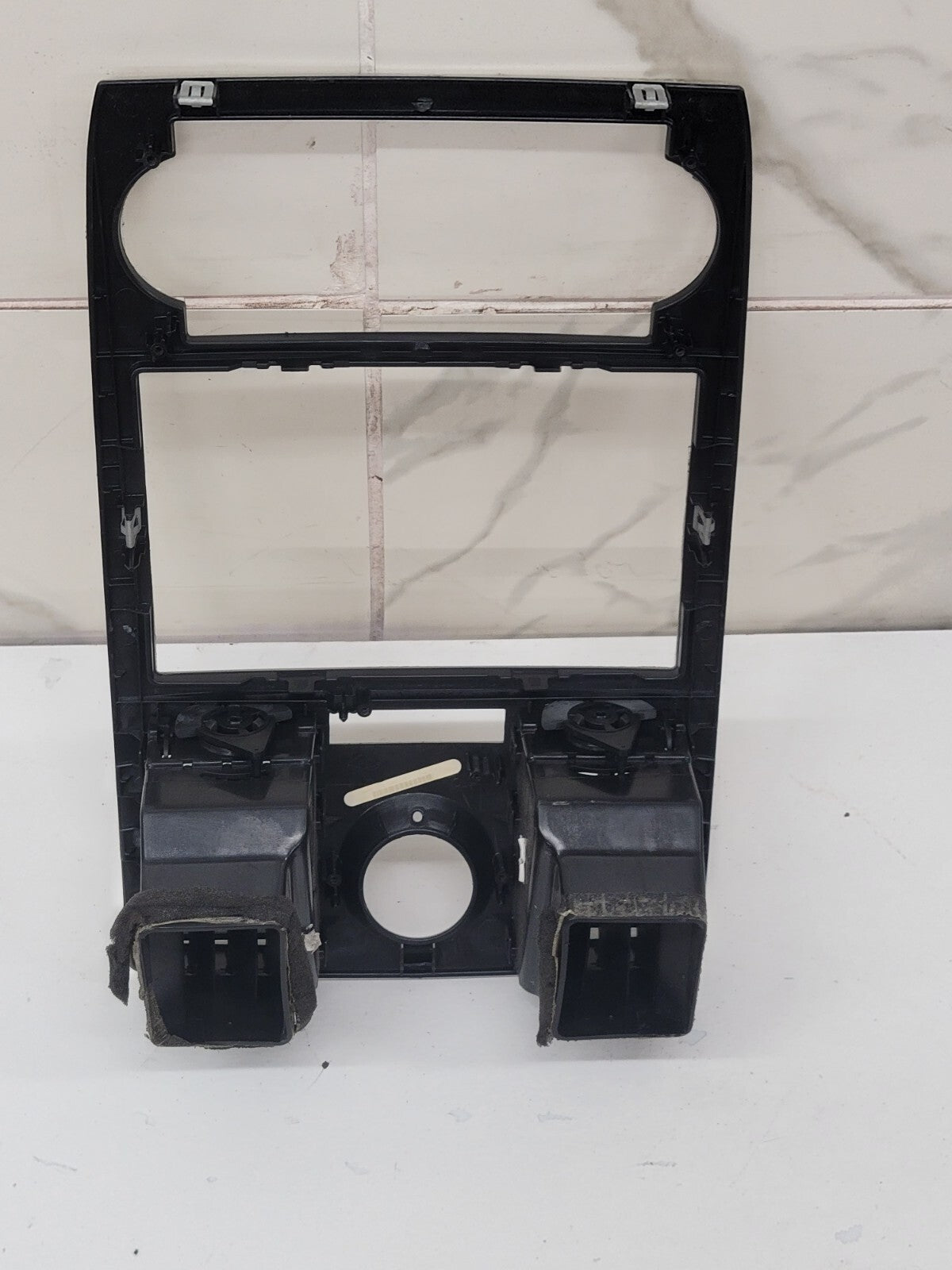 05-07 CHRYSLER 300 RADIO BEZEL CENTER AIR VENTS Storage CARBON SILVER B16