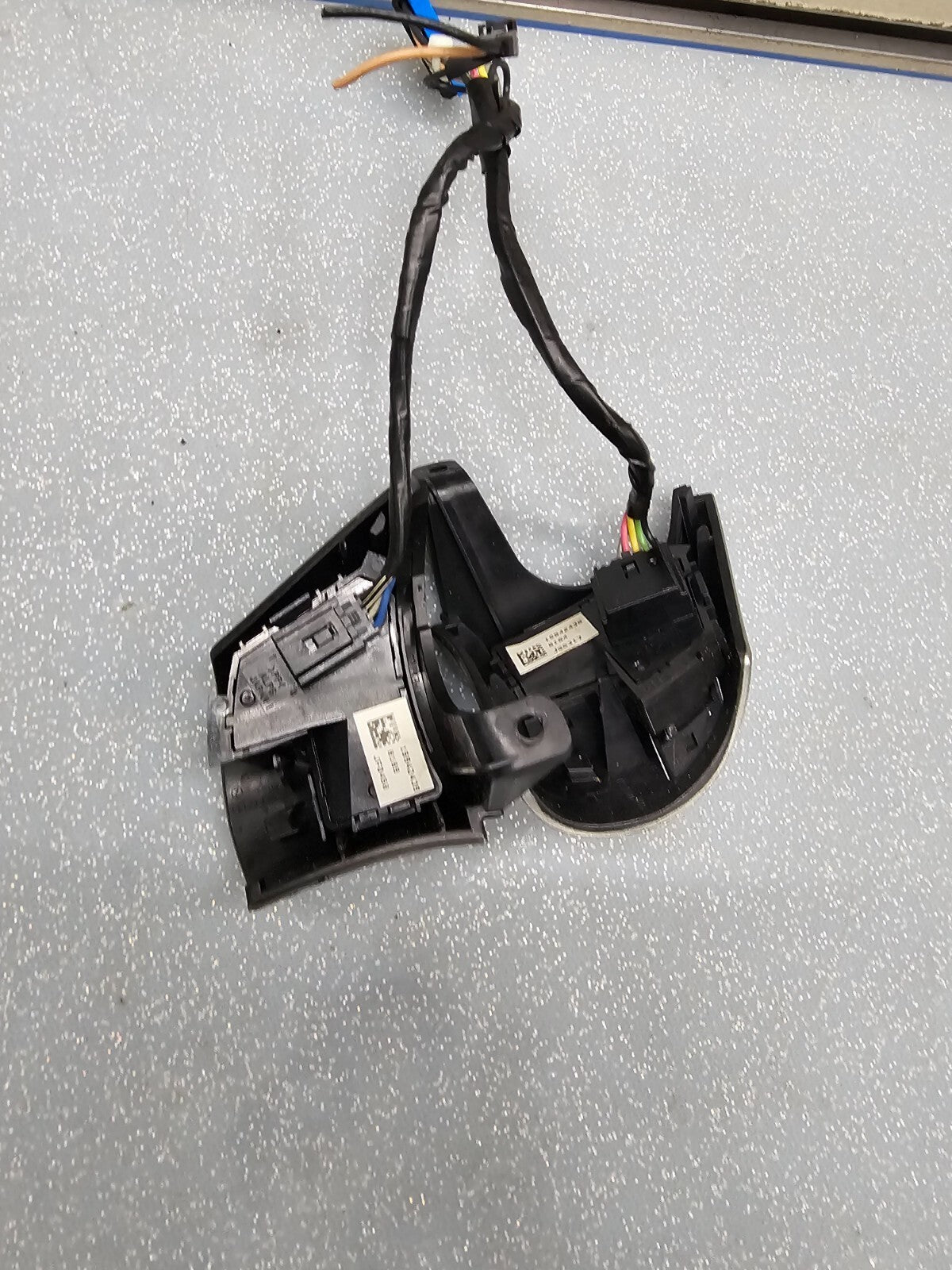 06-09 Pontiac G6 Steering Wheel Radio Cruise Control Switch Push Button Assembly