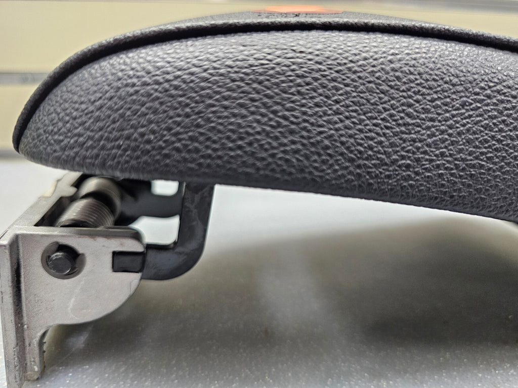 🔥05-10 Sportage Center Console Lid Armrest Cover Leather Top Pad Assembly Black