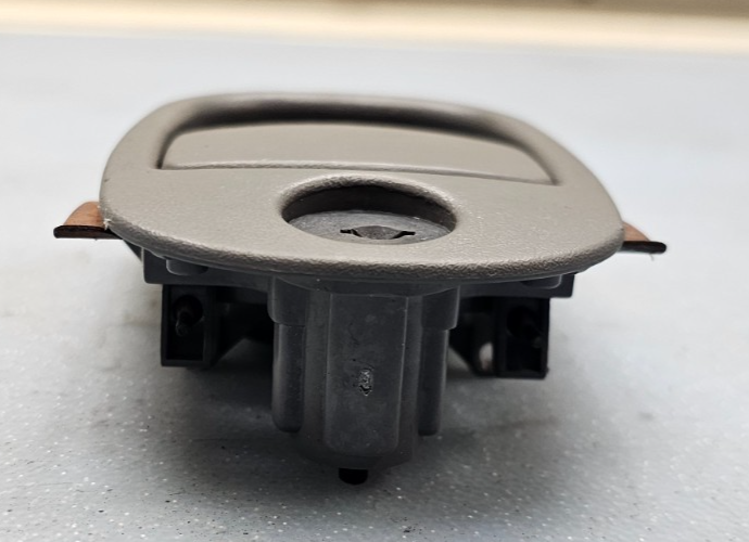 🔥02-05 TRAILBLAZER ENVOY RAINIER GLOVE BOX COMPARTMENT LATCH HANDLE DARK GRAY
