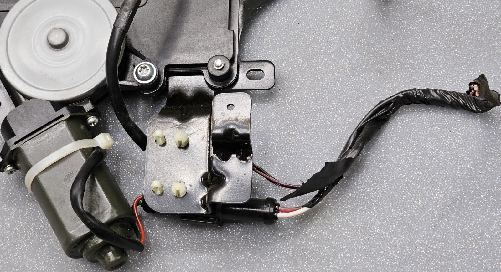 🔥2003-2007 Lincoln Town Car Pull Down Trunk Motor Lock Release striker Assembly