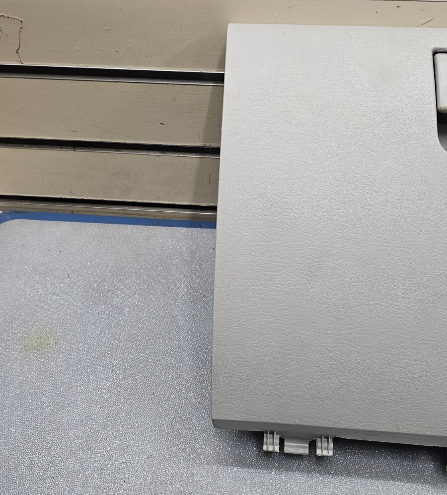 🔥06-08 Dodge Ram Dash Glove Box Storage Compartment Assembly Panel Light Gray