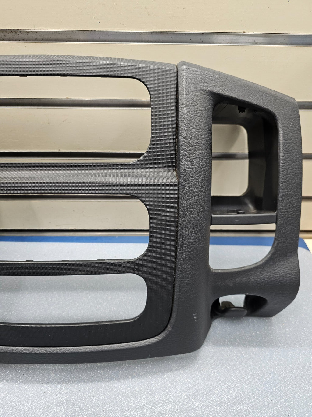🔥02-05 Dodge RAM Dash RADIO Audio Stereo Bezel Climate Trim Panel Black B10
