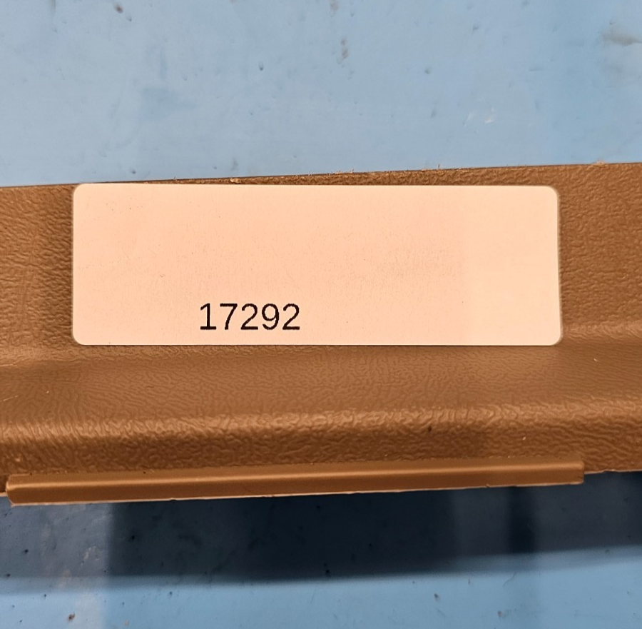 🔥03-06 CHEVY SILVERADO SIERRA DASH UPPER CENTER CONSOLE STORAGE CUBBY BEZEL TAN