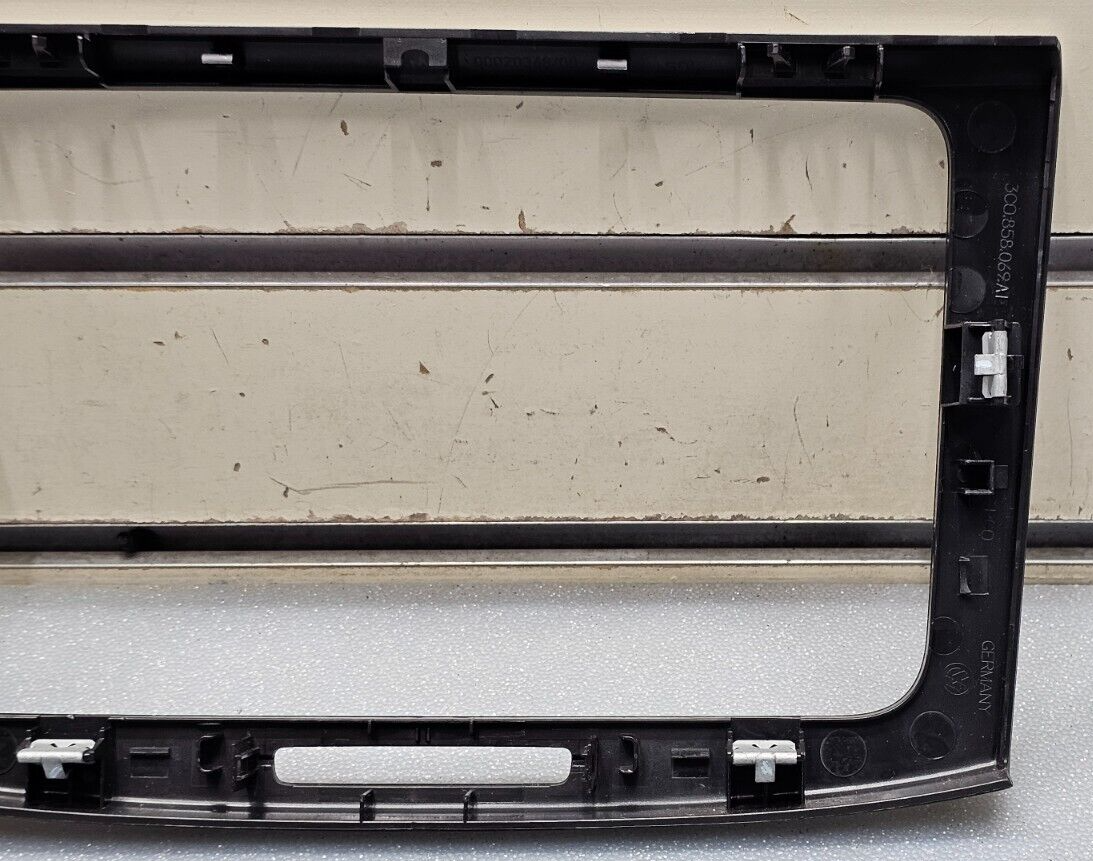 🔥06-10 VW Passat 3.6L Center Dash AM FM Radio Stereo Display Trim Bezel Silver