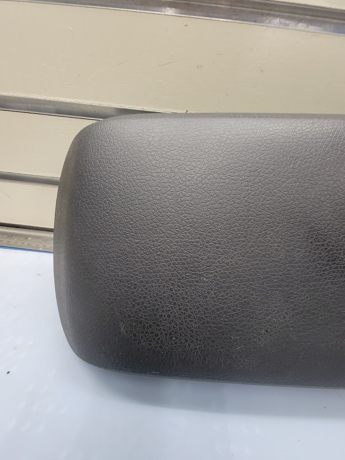 07-10 Ford Edge Front Center Console Lid Leather Arm rest Assembly Top Pad Cover