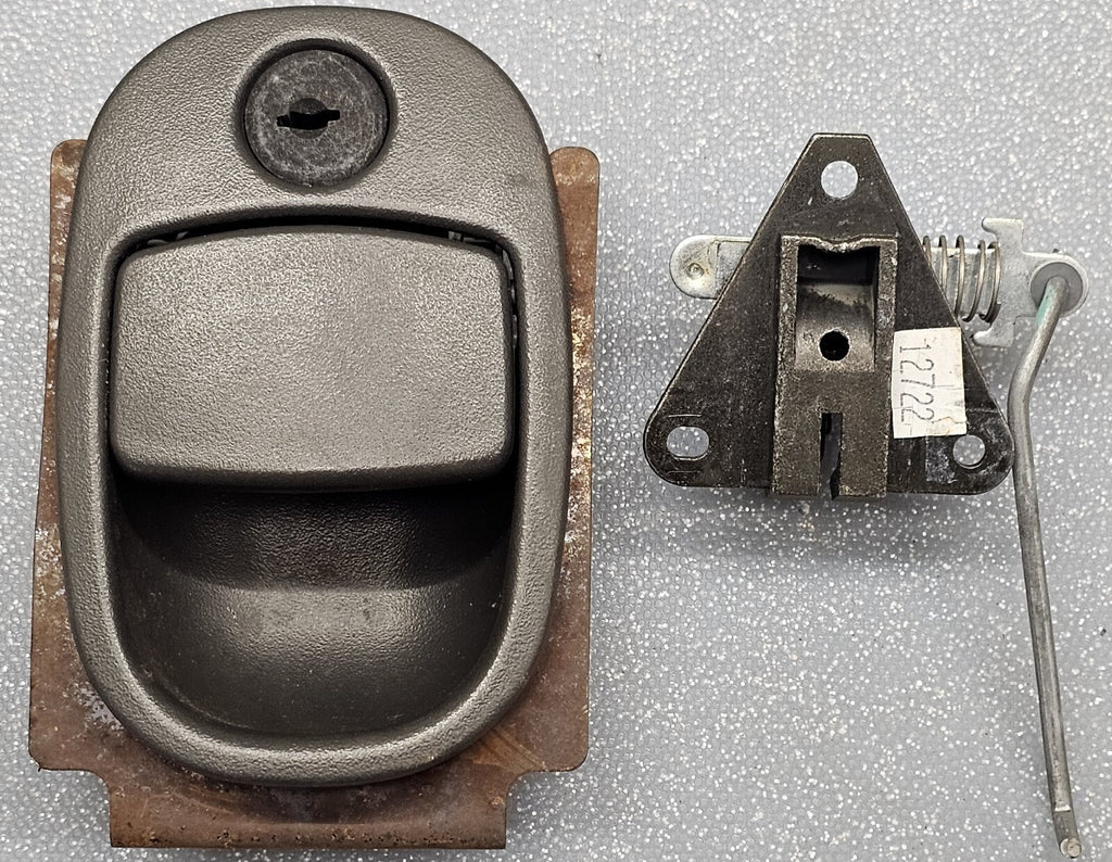 🔥02-05 TRAILBLAZER ENVOY RAINIER GLOVE BOX COMPARTMENT LATCH HANDLE DARK GRAY