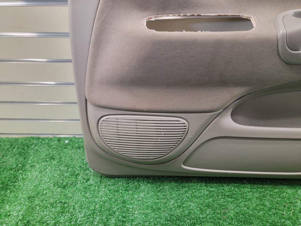 🔥2004-2006 Toyota Tundra Crew Cab DoorTrim Panel front right passenger gray D20